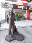 Памятник Владимиру Семеновичу в аэропорту Магадана